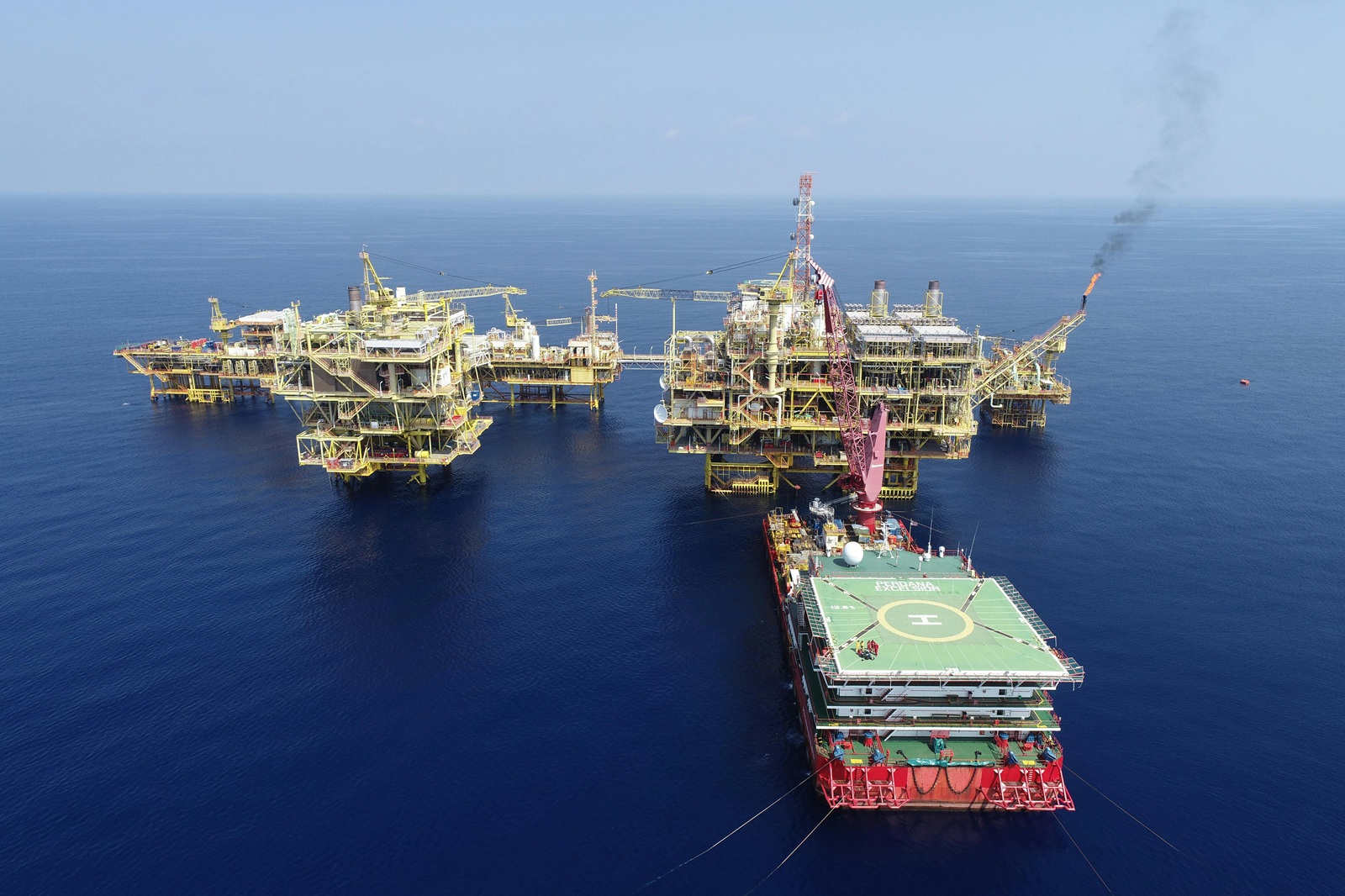 Offshore petroleum platform